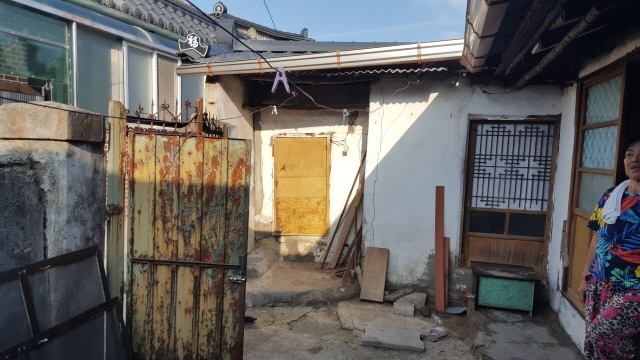 시골집리모델링,농가주택수리,구옥리모델링,시골집수리,농가주택리모델링으로 불려지는 이름들, 아무에게나 작업을 하게될 경우 훗날 부메랑으로 되돌아온다는 것을 알게되면 건축주들은 시공경험이 얼마나 많은지의 여부와 작업자의 양심이 어디까지인지를 판단해야 작업이 마쳤을때 후회를 하지 않는다는것이다